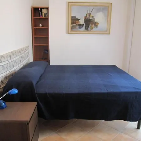 Comfy Flat With Balcony At 30metres From The *