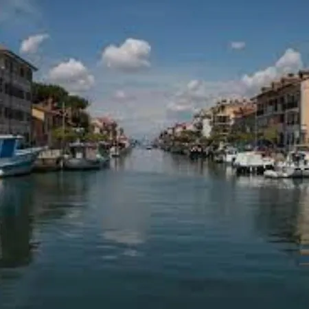 Bright Flat 30Mt From The Beach 아파트 *