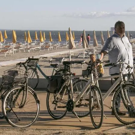 Bright Flat 30Mt From The Beach 아파트