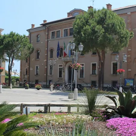 Comfy Flat With Balcony At 30metres From The *